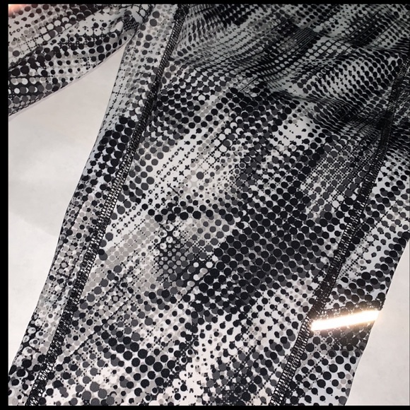 (B) Grey/Black/white- leggings - Picture 2 of 4